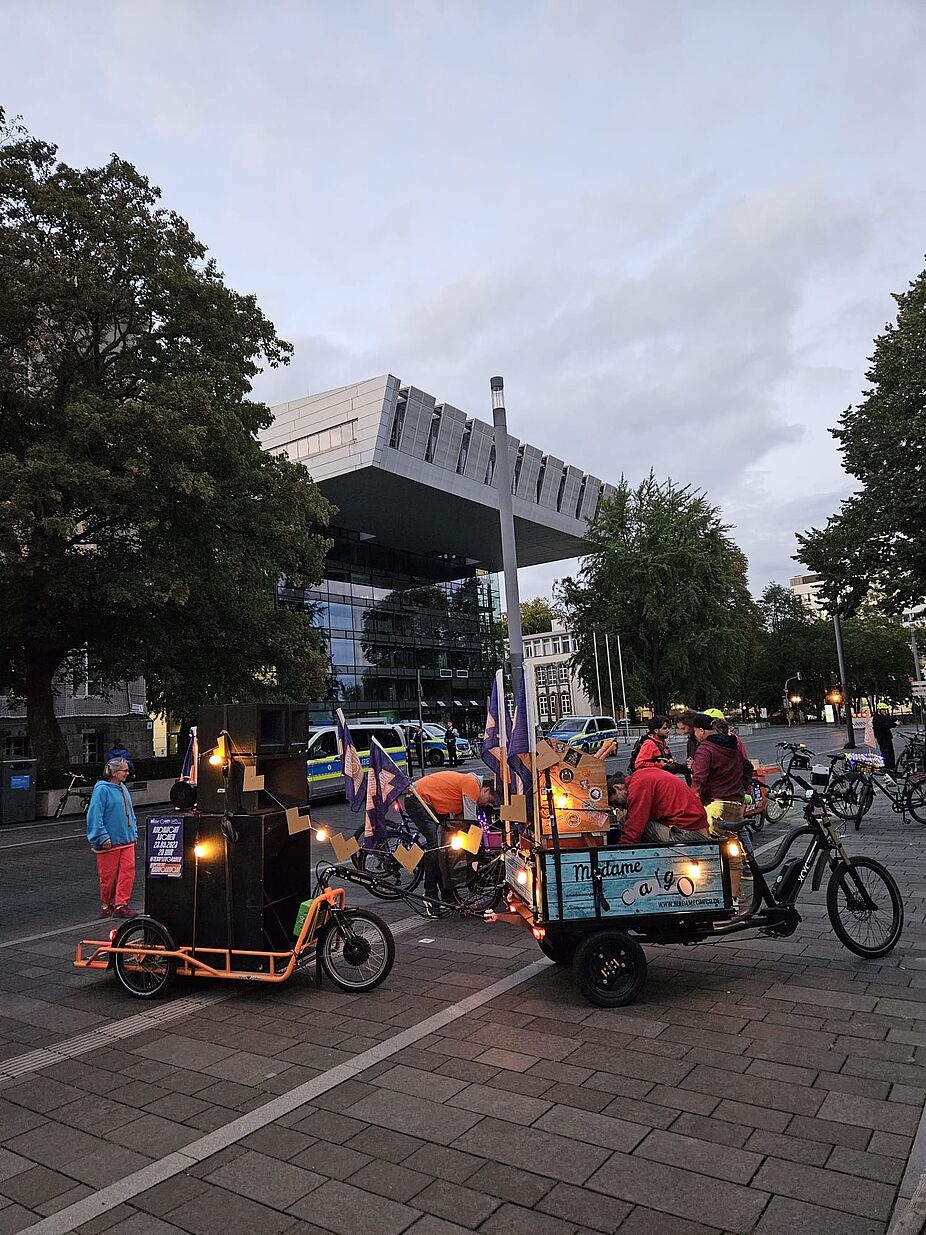 Radnacht Aachen 2023 05 Das vollgepackte Soundbike bewegte die Massen