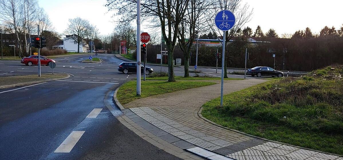 Benutzungspflichtiger gemeinsamer Fuß- und Radweg