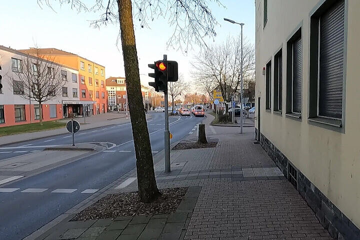 Bild 5: Radverkehr wird an der Ampel vorbeigeführt