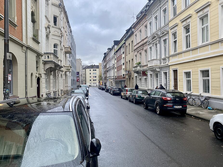 Lochnerstraße auf Höhe Haus-Nr. 28 Blick auf Höhe Mauerstraße in Richtung Grabenring