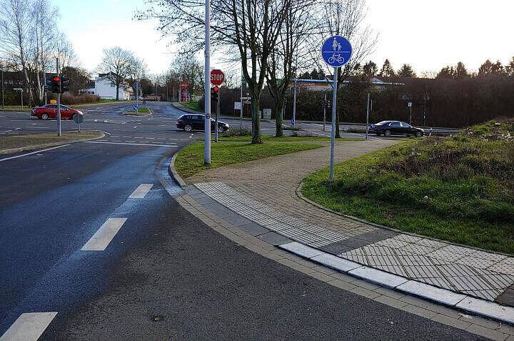 Gemeinsamer Rad- und Fußweg