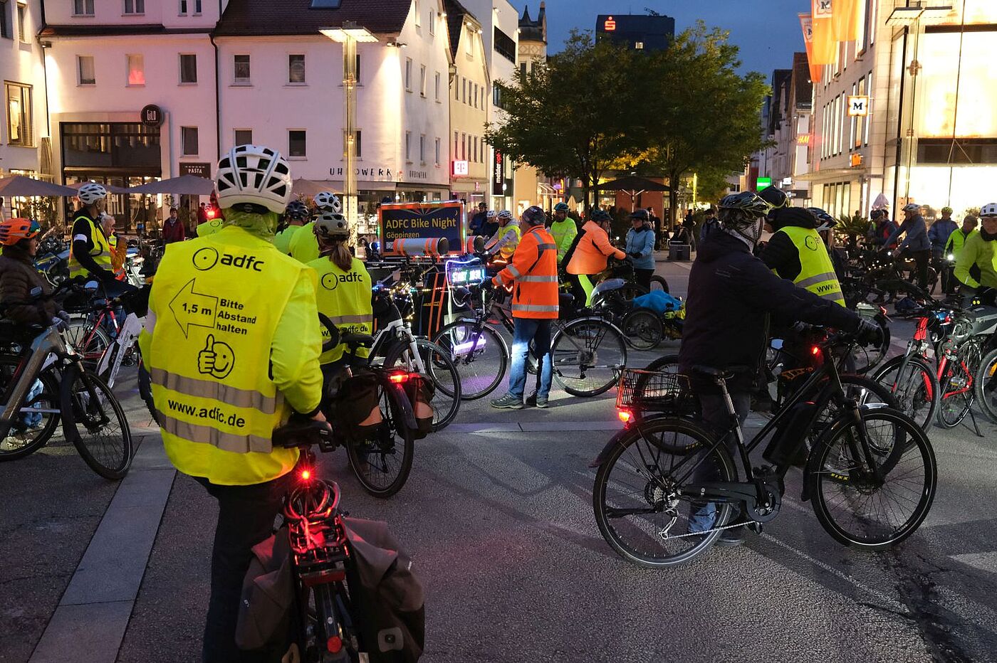 ADFC-BikeNight 2025 (vor dem Start, Marktplatz Göppingen) ADFC-BikeNight 2025 (vor dem Start, Marktplatz Göppingen)