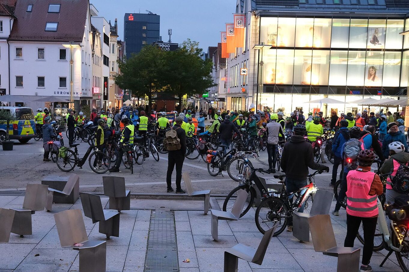ADFC-BikeNight 2025 (vor dem Start, Marktplatz Göppingen) ADFC-BikeNight 2025 (vor dem Start, Marktplatz Göppingen)