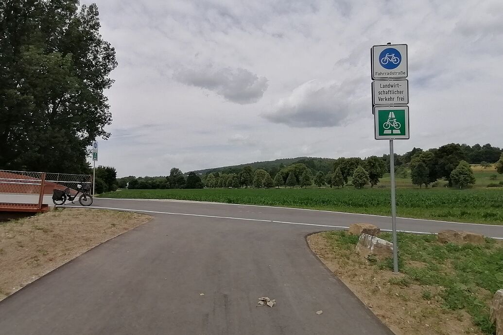 Einmündung in den RS14 bei Ebersbach Einmündung in den RS14 bei Ebersbach