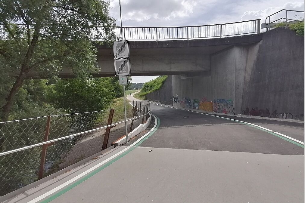 Vorläufiges Ende des RS14 nach der neuen Brücke Vorläufiges Ende des RS14 nach der neuen Brücke