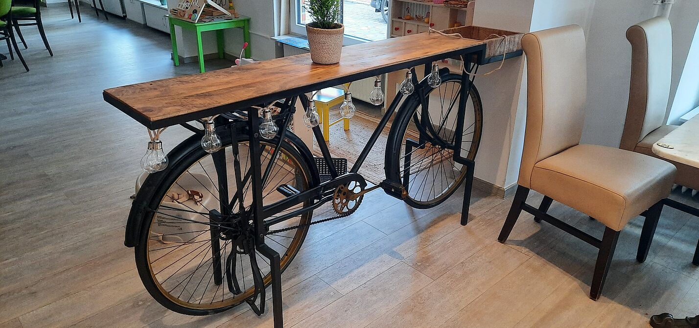 Fahrrad Eiscafe Otterndorf Gut genutztes Fahrrad: Im Eiscafe "Gelateria da Marco" Otterndorf