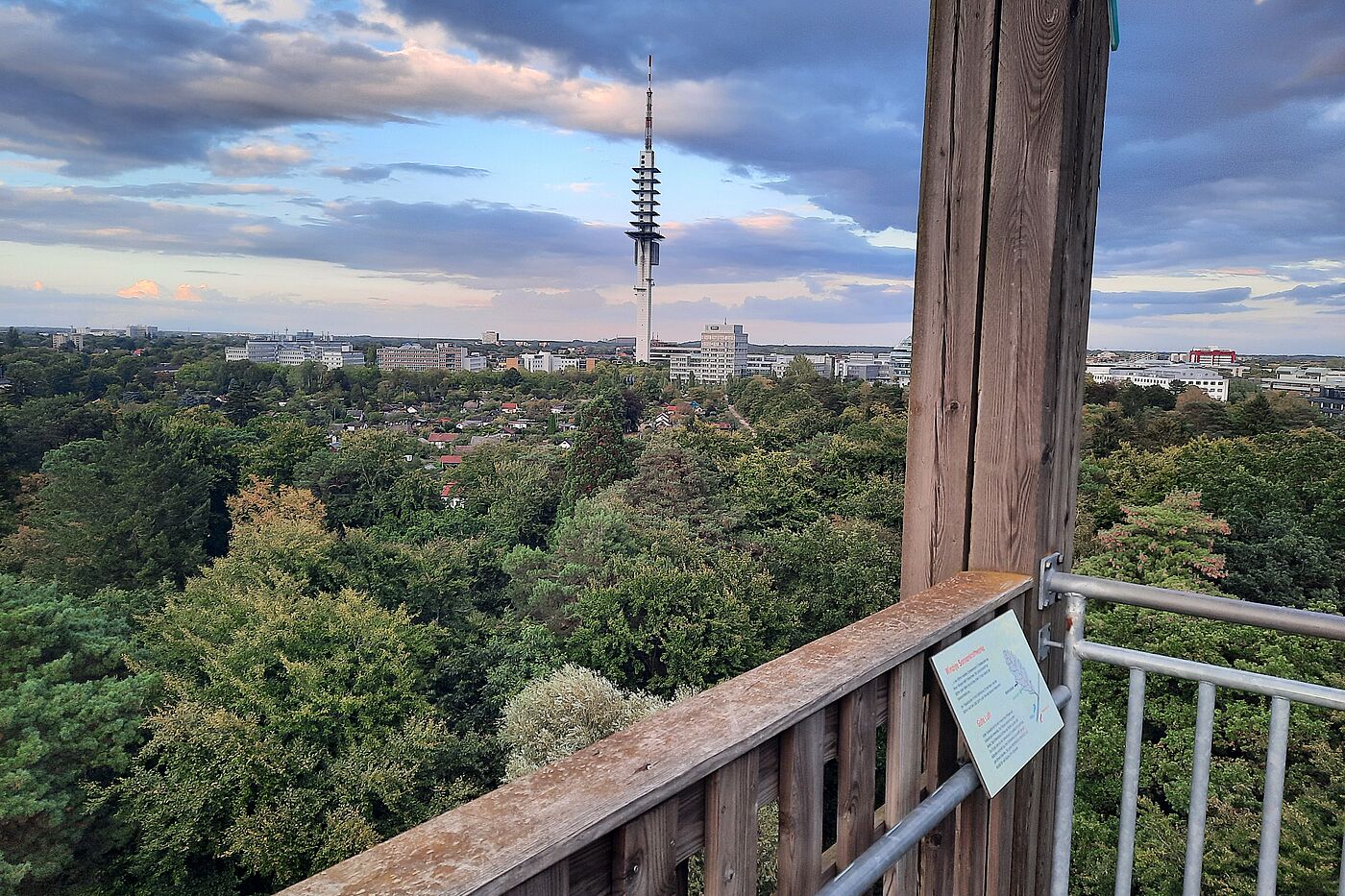 Fernsehturm Blick vom Eilenriede Turm Waldhochhaus Hannover Waldstation Auf Augenhöhe mit dem "Telemax" in Hannover, fast jedenfalls ;-)