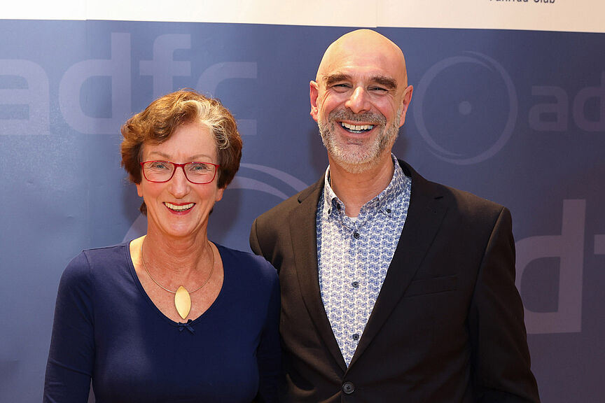 Die Landesvorsitzenden des ADFC NRW, Annette Quaedvlieg und Axel Fell. Portrait von den Landesvorsitzenden des ADFC NRW, Annette Quaedvlieg und Axel Fell.