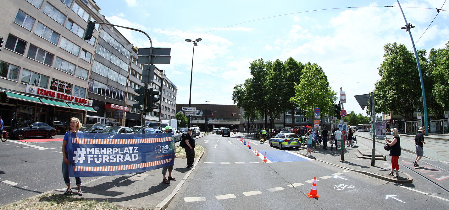Pop-Up-Bikelane am Worringer Platz