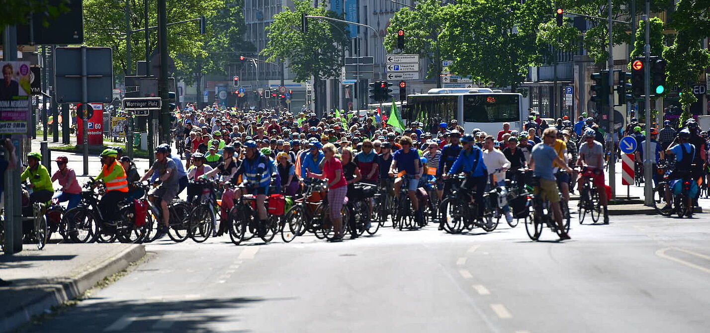 Fahrraddemo in Landeshauptstadt Düsseldorf am 8. Mai 2022 Fahrraddemo in Landeshauptstadt Düsseldorf am 8. Mai 2022
