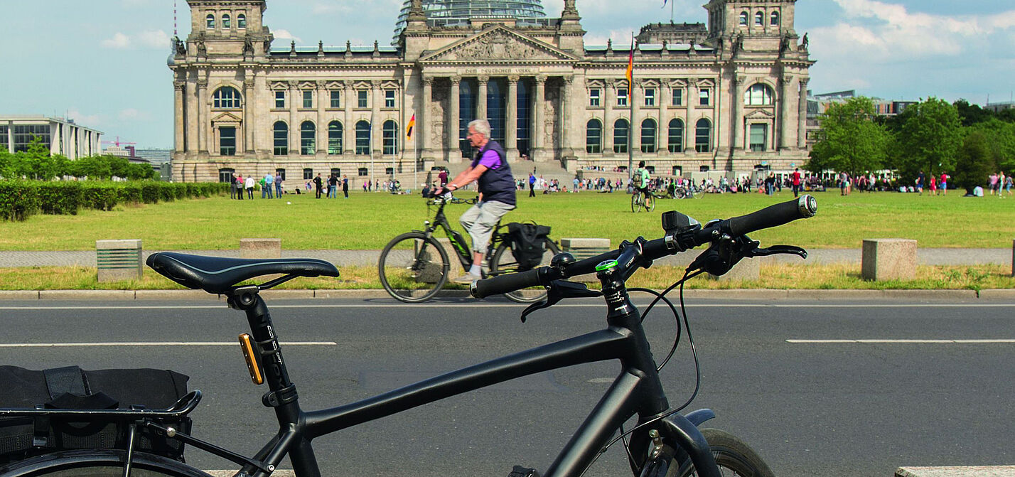 Mehr Personal und Ressourcen in Politik und Verwaltung Das Fahrrad als Verkehrsmittel muss auf Bundesebene die gleiche Priorität in Politik und Verwaltung erhalten, wie andere Verkehrsmittel.