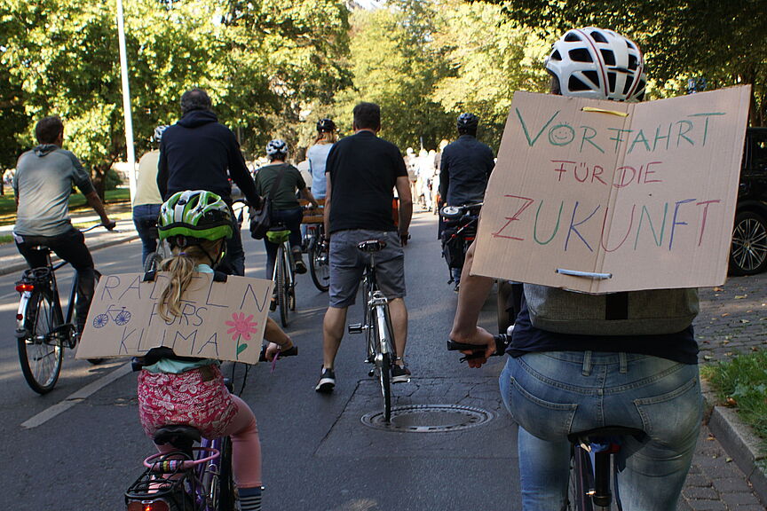 Familie bei der Kidical Mass Familie bei der Kidical Mass