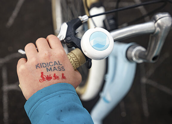 Kidical Mass Tattoo auf Kinderhand